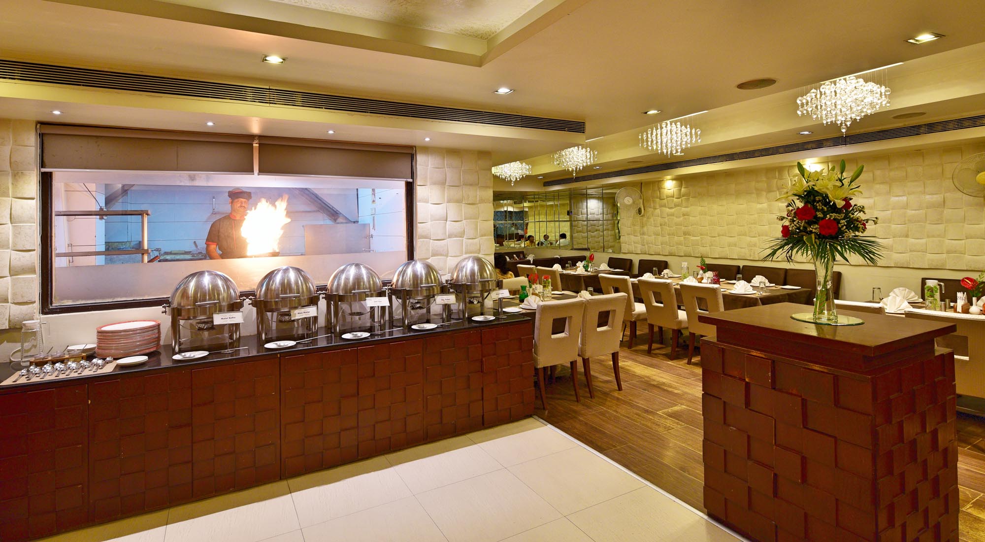 dining hotel surya plaza